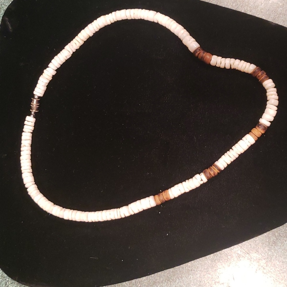 Two tone shell necklace